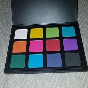 MORPHE- 12P color pallet (only swatched)
